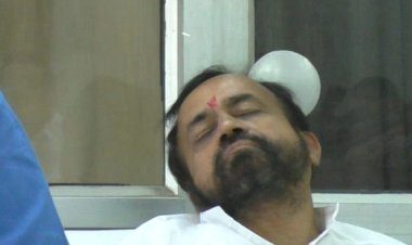 sanyam lodha sleeping during press conference in sirohi by mahendra choudhary