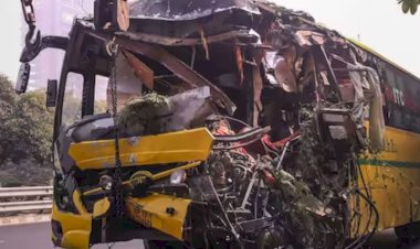 41 devotees bus collides with trailer 4 killed 18 injured in pratapgarh rajasthan