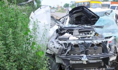 4 devotees killed and 4 injured in car truck collision who were going to kaila devi