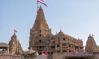 dwarkadhish temple in gujarat has been banned for wearing short clothes