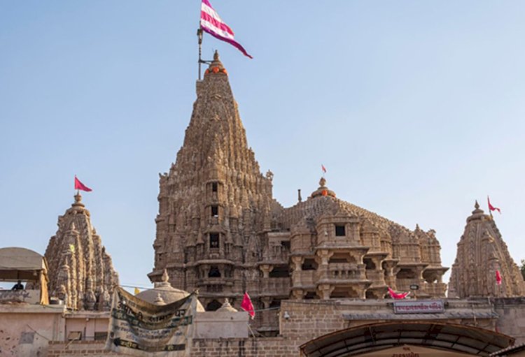 dwarkadhish temple in gujarat has been banned for wearing short clothes