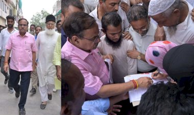 jaipur mumbai train shootout 5 lakh check to  family of asgar who lost his life