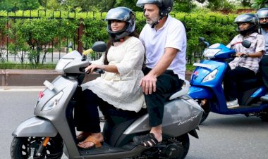 rahul gandhi sitting on girl student scooty wearing helmet in jaipur visit