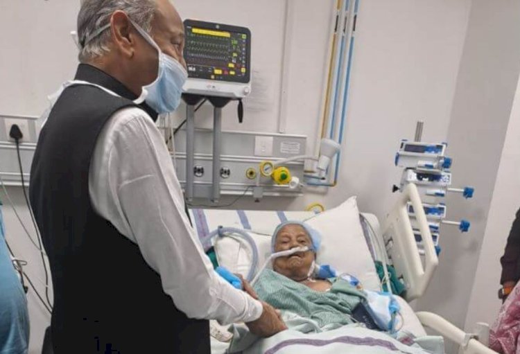 veteran bjp mla suryakanta vyas admitted to icu of aiims cm ashok gehlot meets