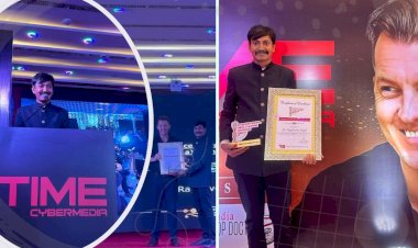 cricket player brett lee gave award to dr. raghuveer singh resident of dantia sanchore