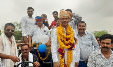 teacher gives massage of environment love in nagaur