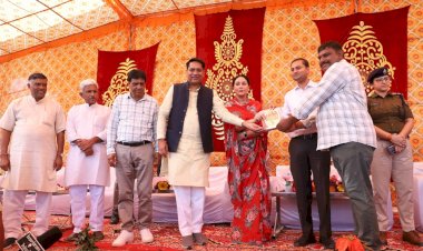 pushkar will develop on the lines of ayodhya and kashi   diya kumari