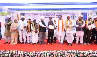 kisan sahar sammelan concluded in udaipur saras dairy