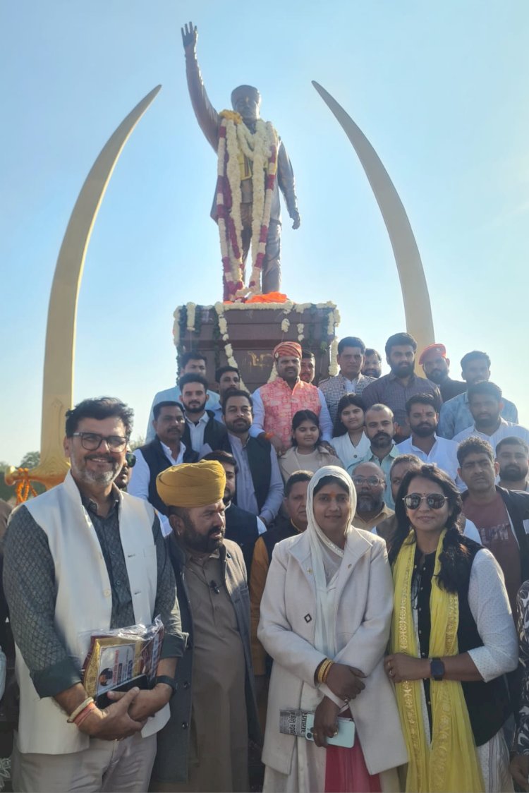 sculptors made the statue of sukhdev singh gogamedi