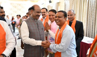 officials met lok sabha speaker om birla and union minister gajendra singh shekhawat and demanded relief for the hotel industry